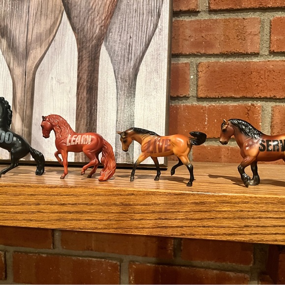 Breyer FFA Stablemates set - Picture 3 of 3